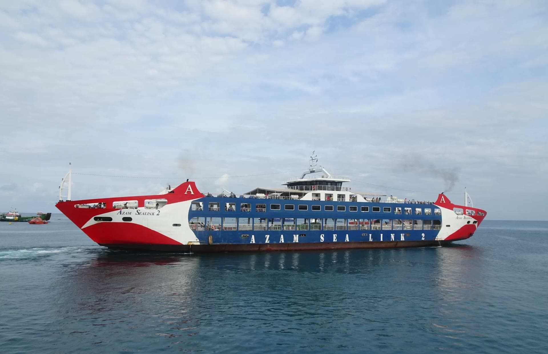 Azam Sea Link 2 under way, carrying vehicles and passengers